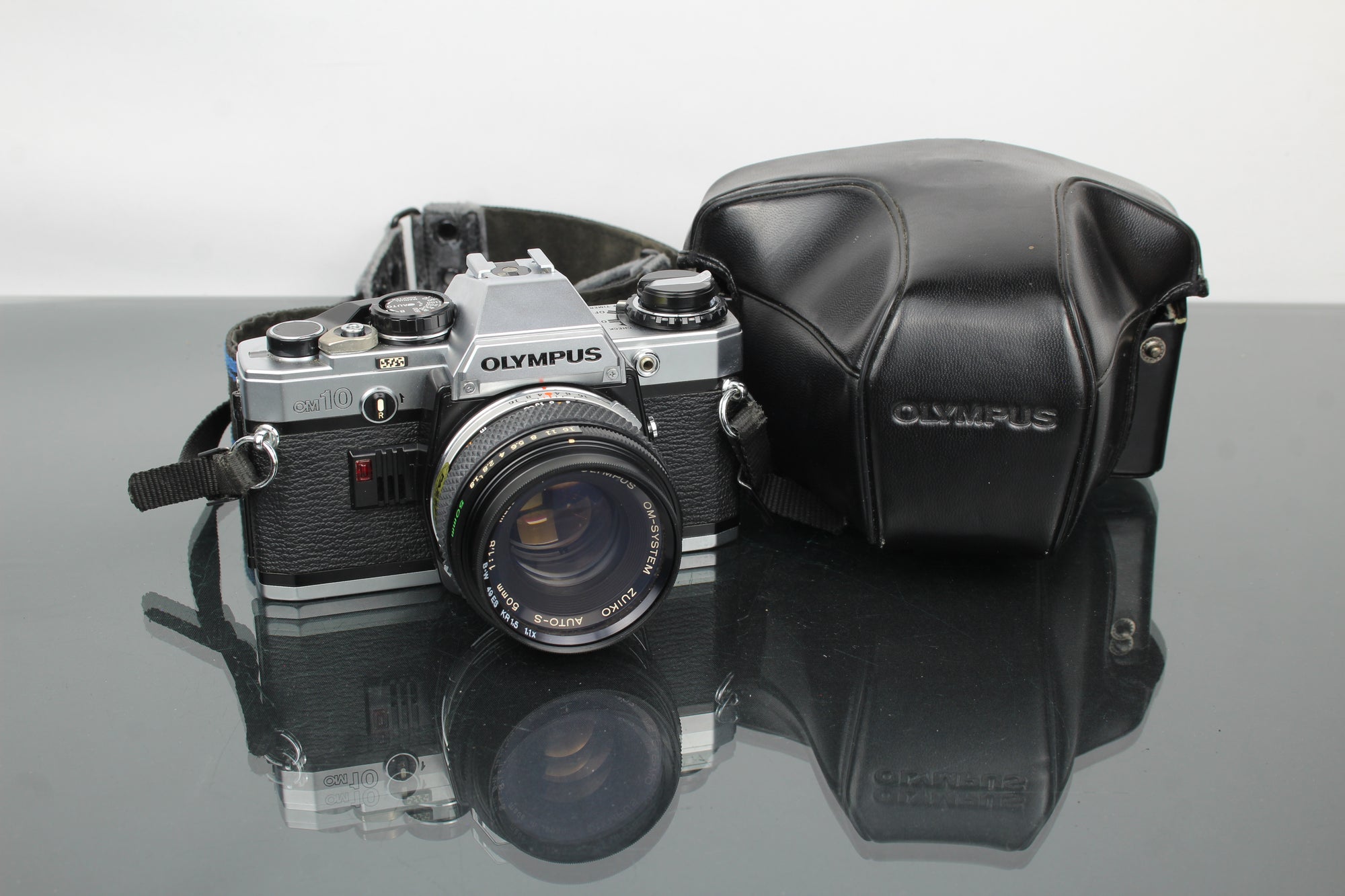 Olympus OM 10 + objectif Olympus 50mm 1:1.8