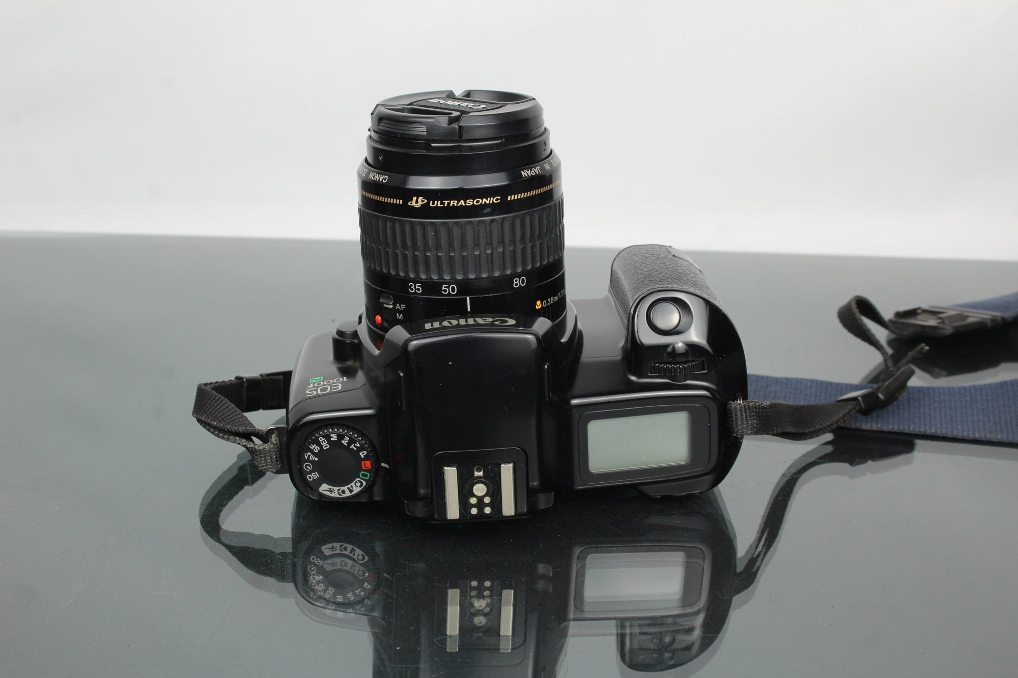 Canon EOS1000F + Canon Zoom Lens EF 35 - 80mm - Dutch|Thrift