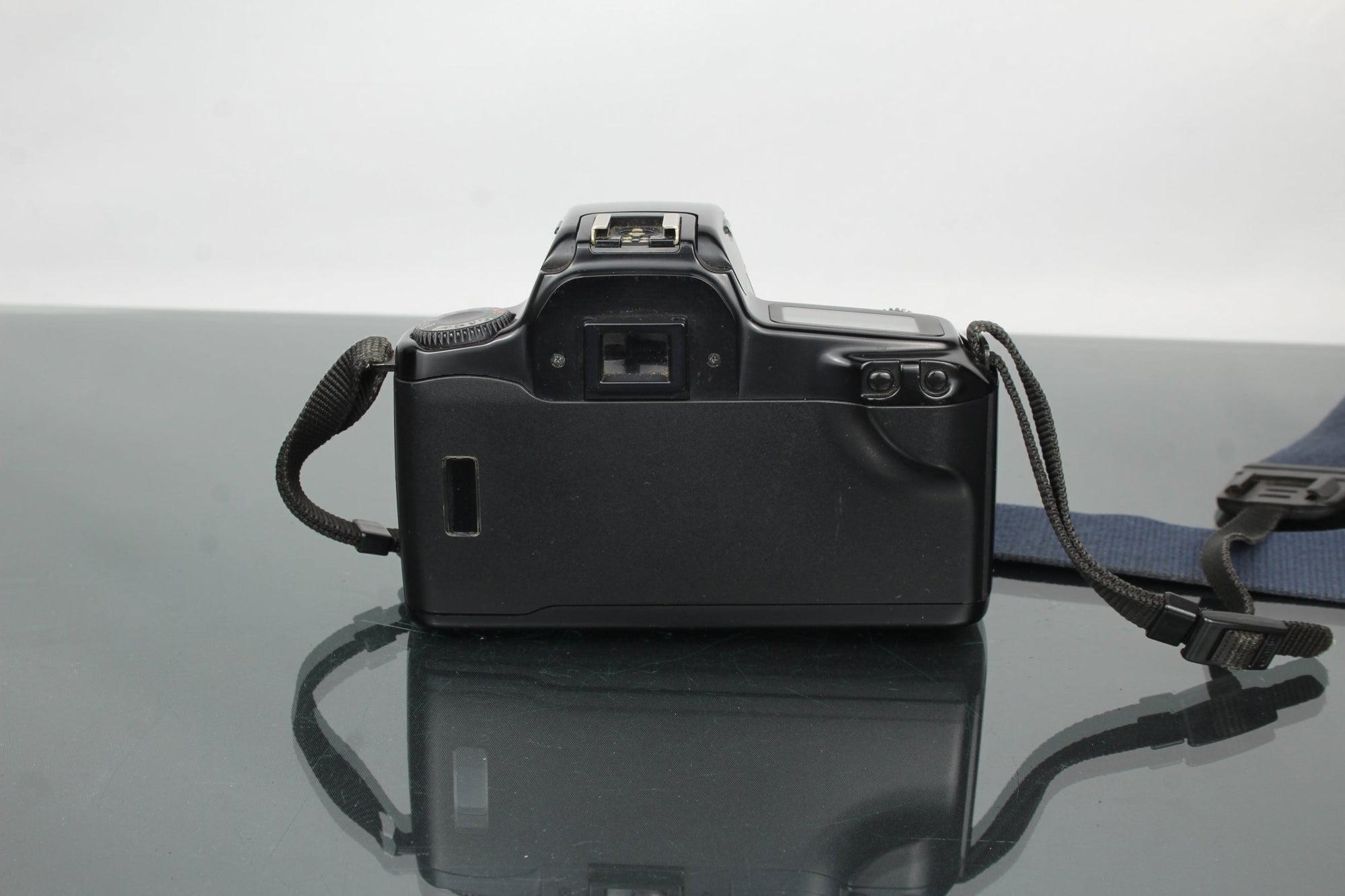 Canon EOS1000F + Canon Zoom Lens EF 35 - 80mm - Dutch|Thrift