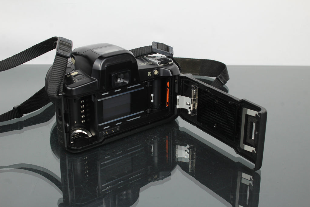 Pentax Z-10 + objectif 1:4-5.6 35-80mm