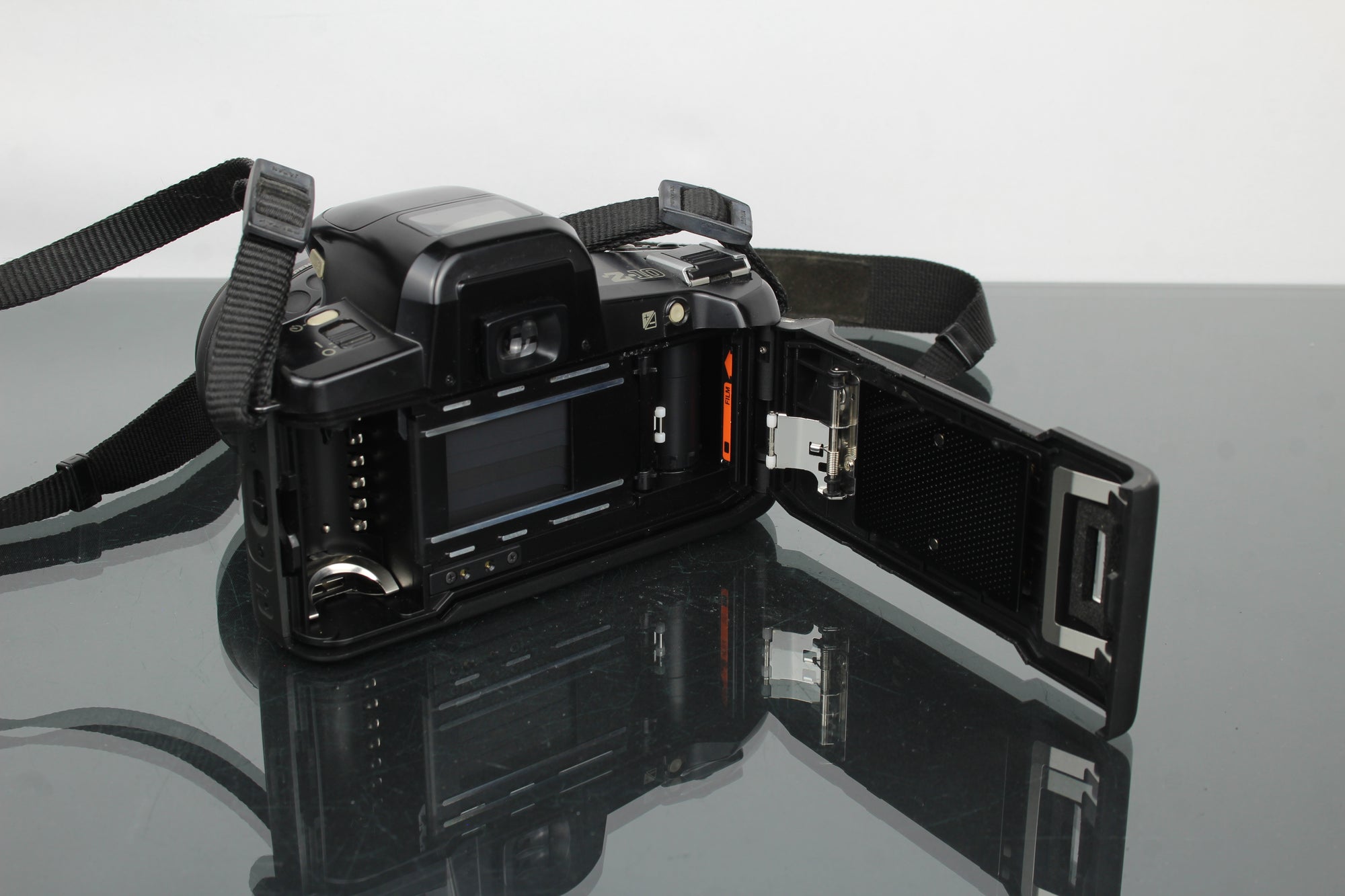 Pentax Z-10 + objectif 1:4-5.6 35-80mm