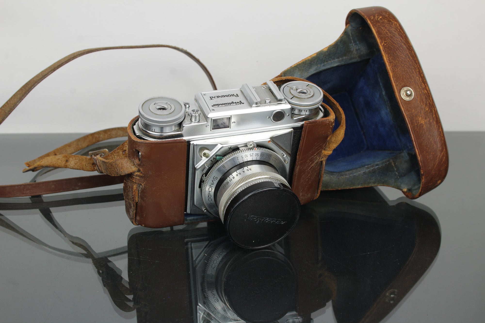 Voigtlander Prominent + objectif 50 mm f/1.5 Nokton