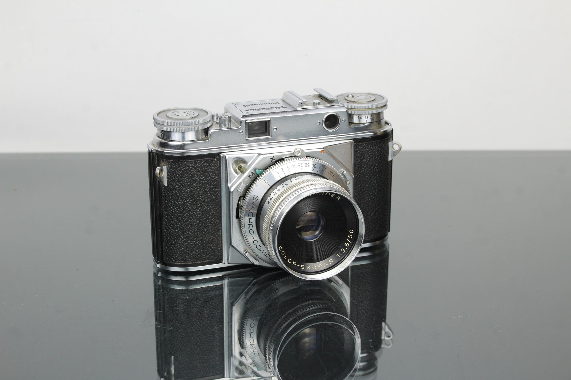 Voigtlander Prominent + objectif 50 mm f/1.5 Nokton