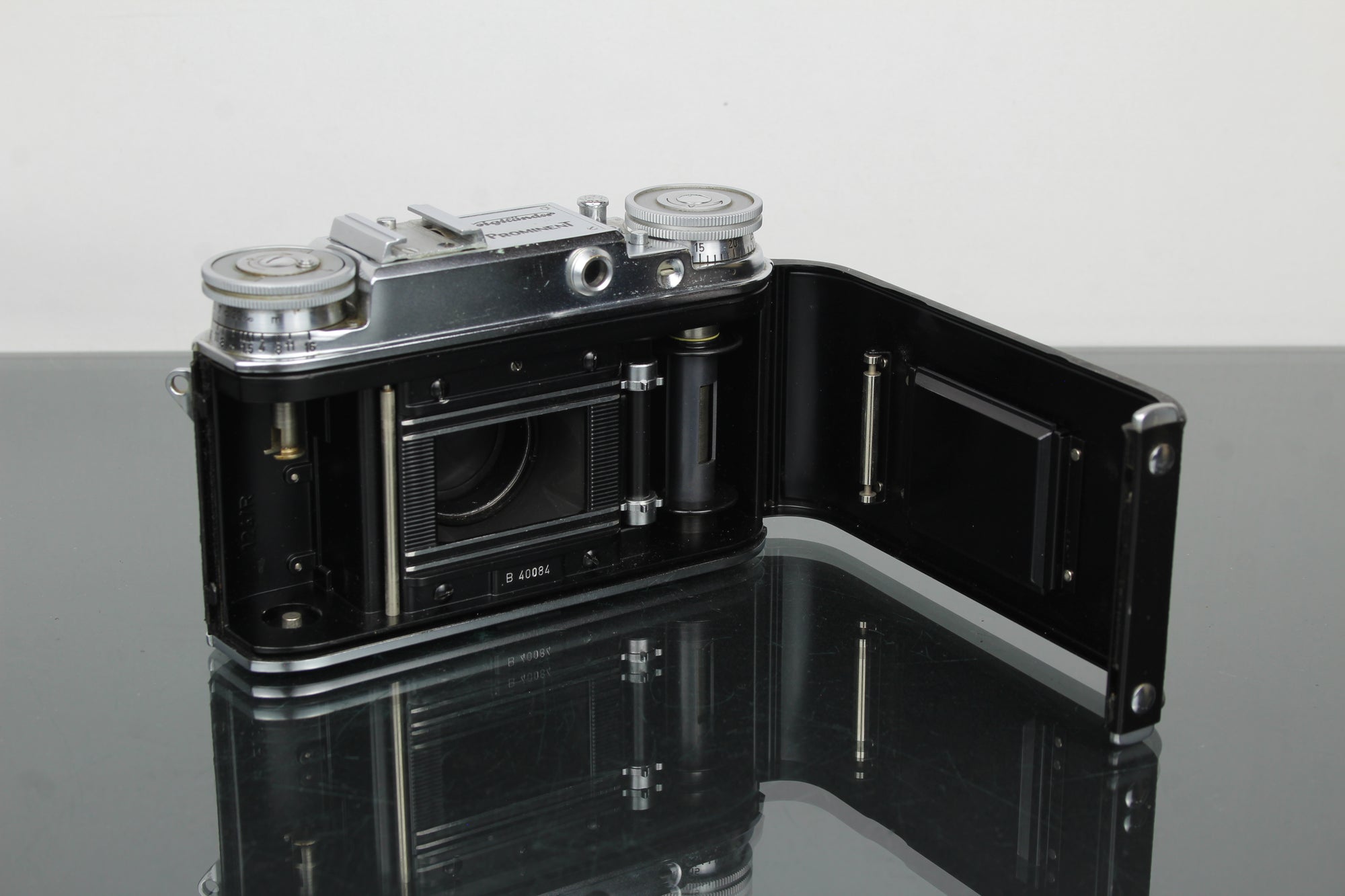 Voigtlander Prominent + objectif 50 mm f/1.5 Nokton