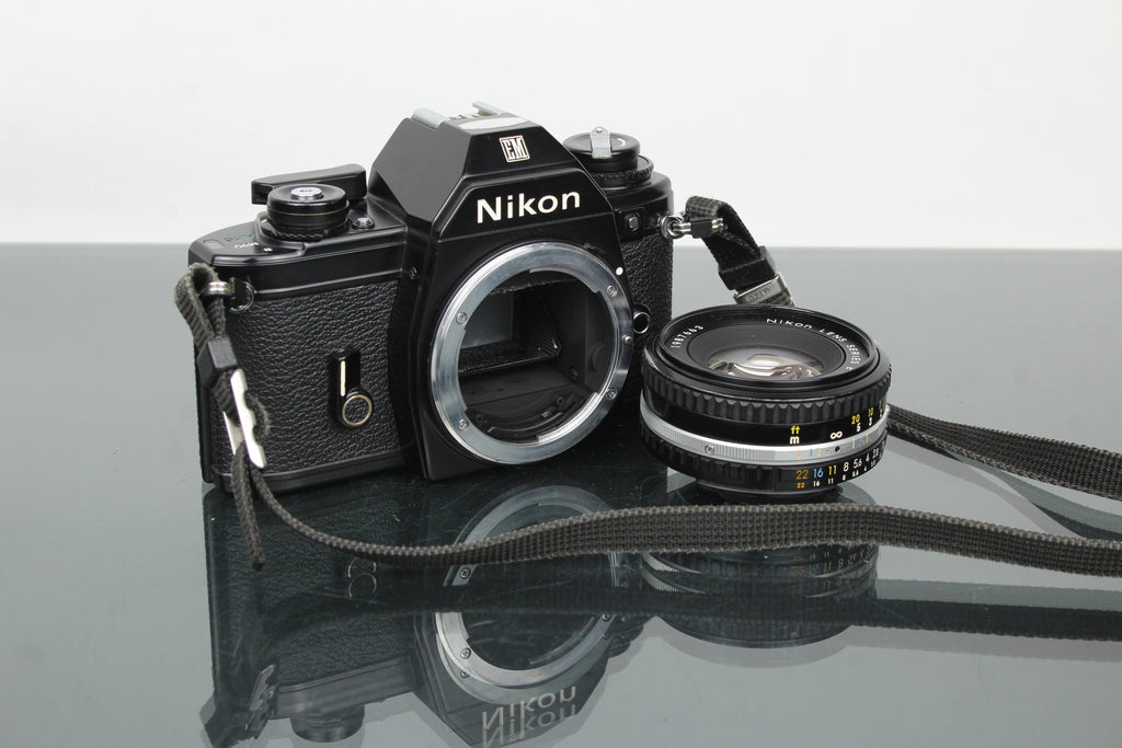Nikon EM + objectif 50 mm 1:1.8 Series E
