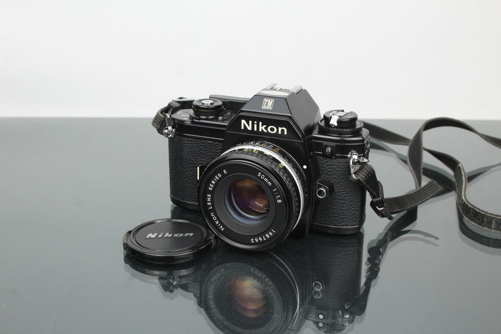 Nikon EM + objectif 50 mm 1:1.8 Series E