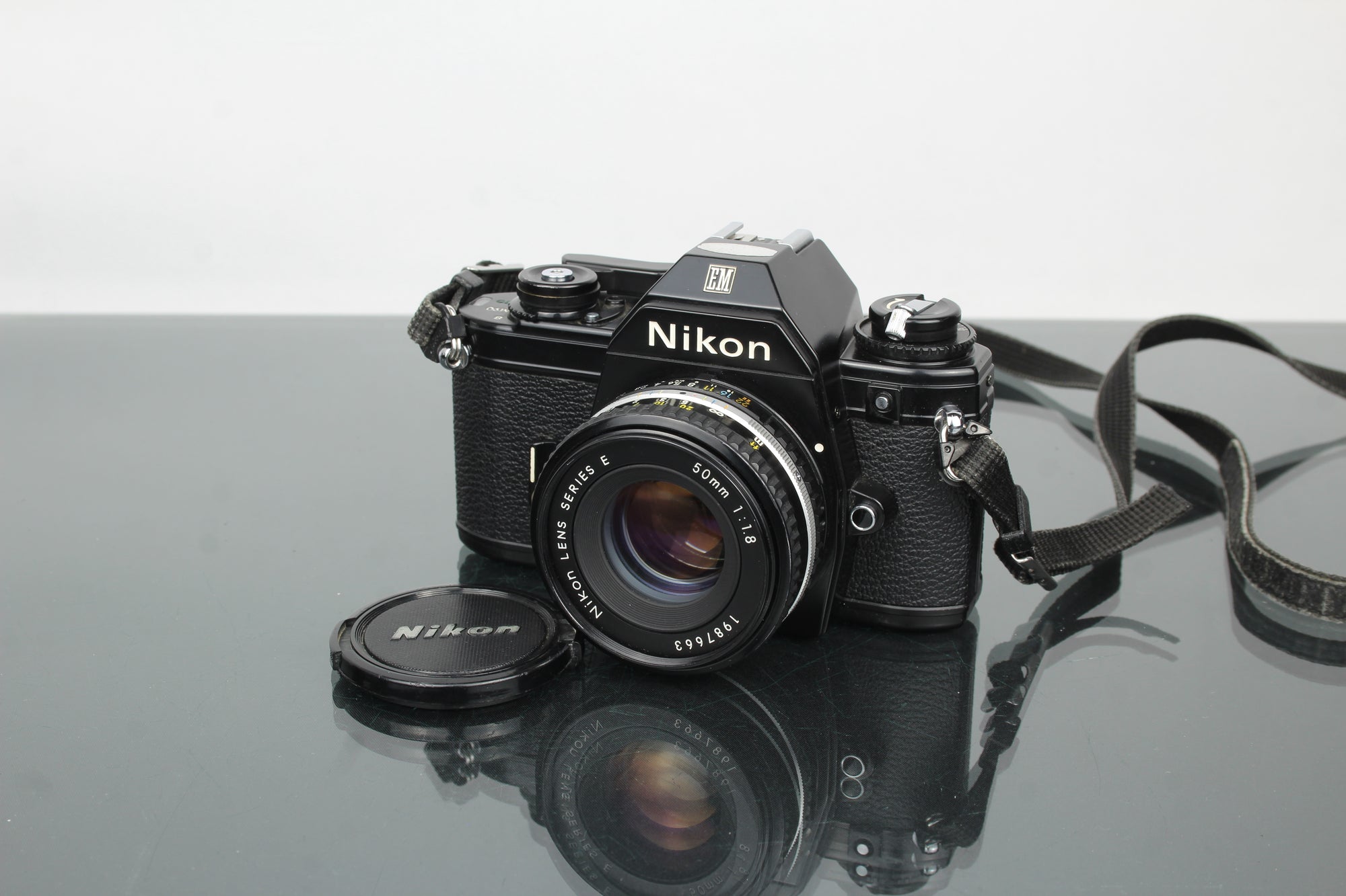 Nikon EM + objectif 50 mm 1:1.8 Series E