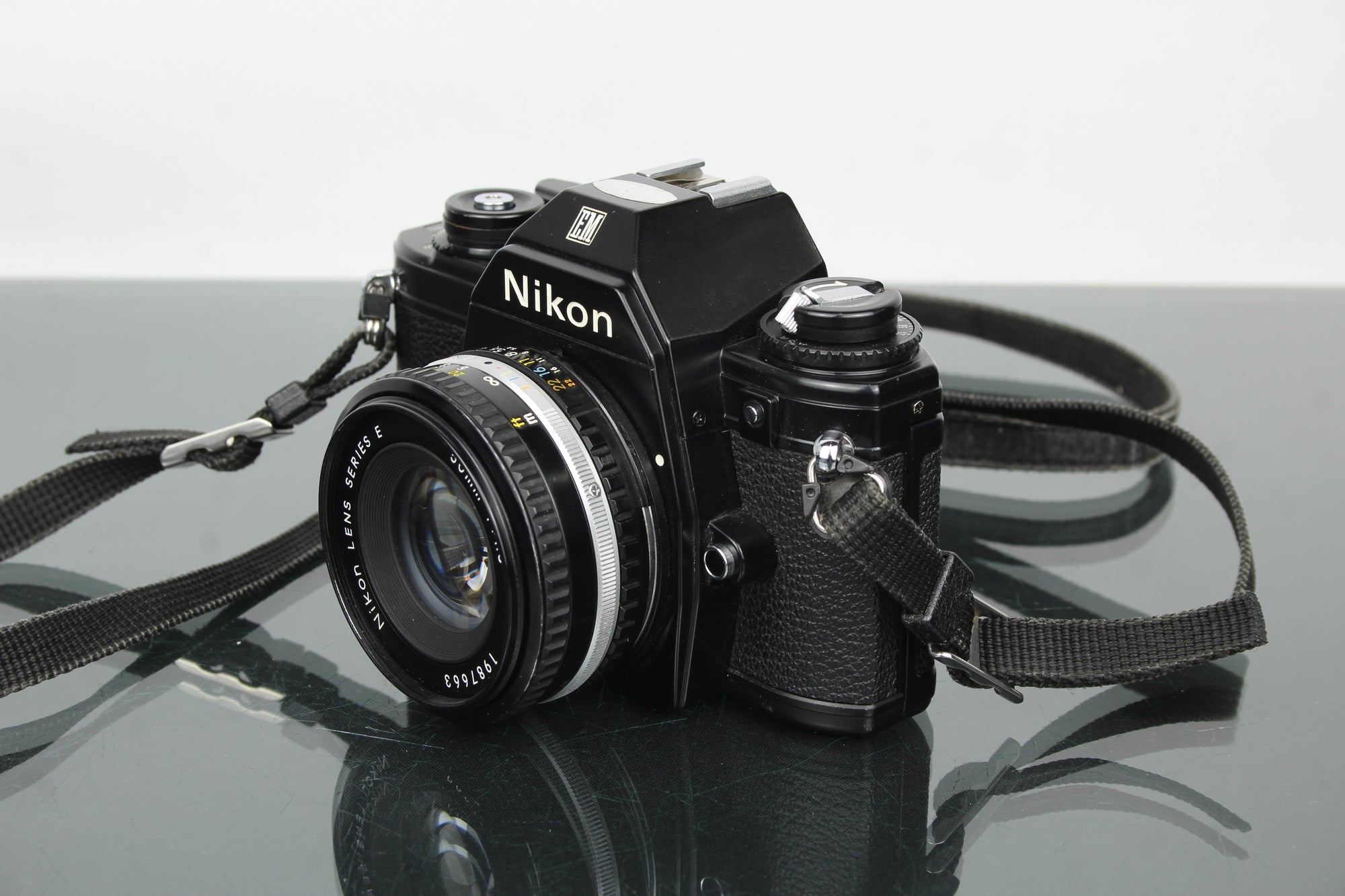 Nikon EM + objectif 50 mm 1:1.8 Series E