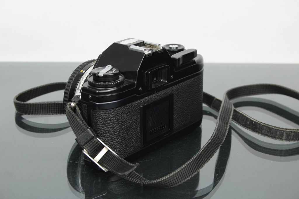Nikon EM + objectif 50 mm 1:1.8 Series E