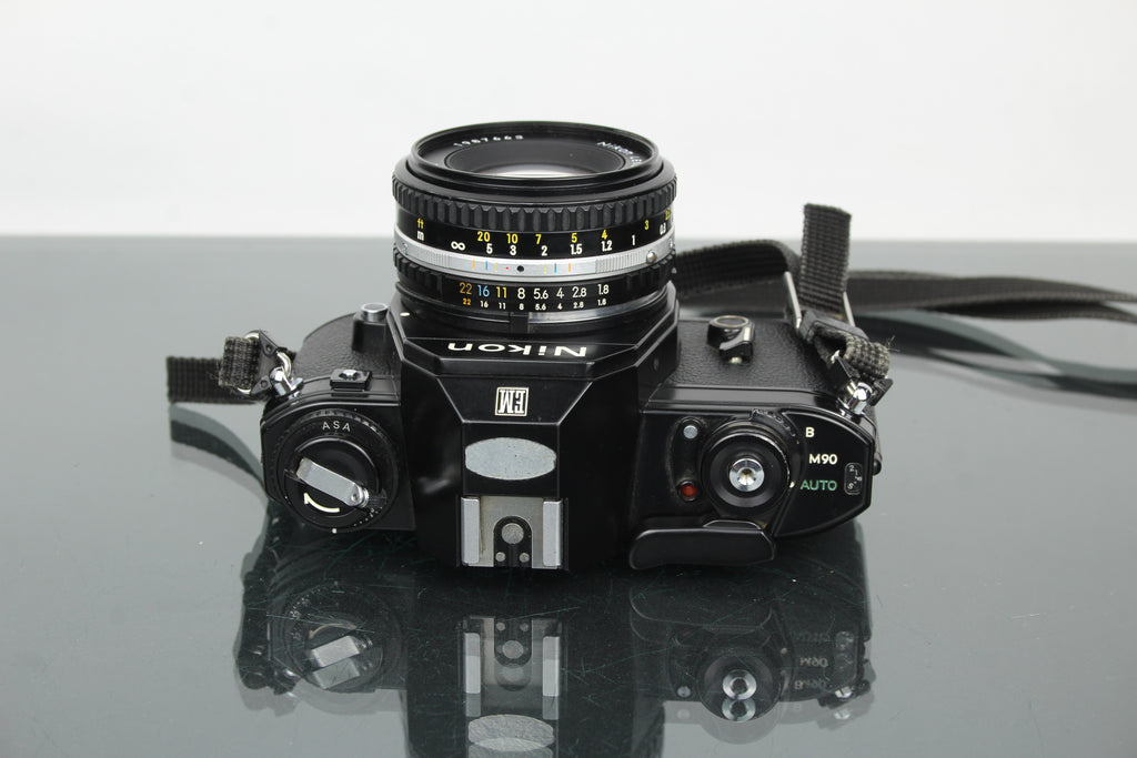 Nikon EM + objectif 50 mm 1:1.8 Series E