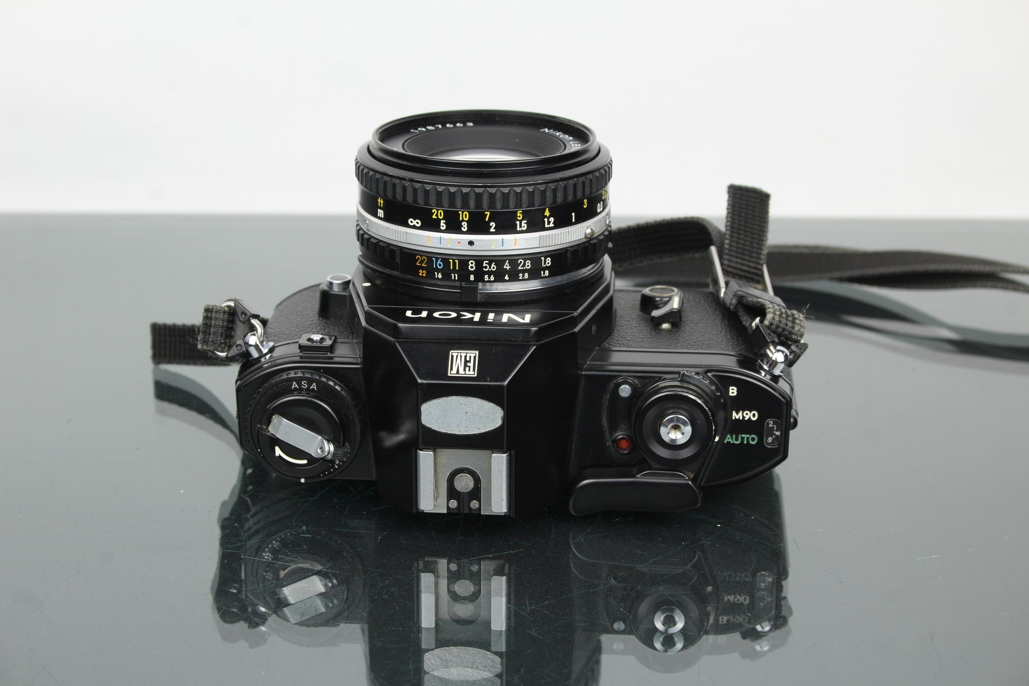 Nikon EM + objectif 50 mm 1:1.8 Series E