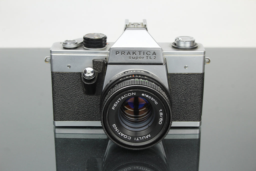 <tc>Praktica</tc> super TL2 + objectif Pentacon électrique 50mm 1.8 M42