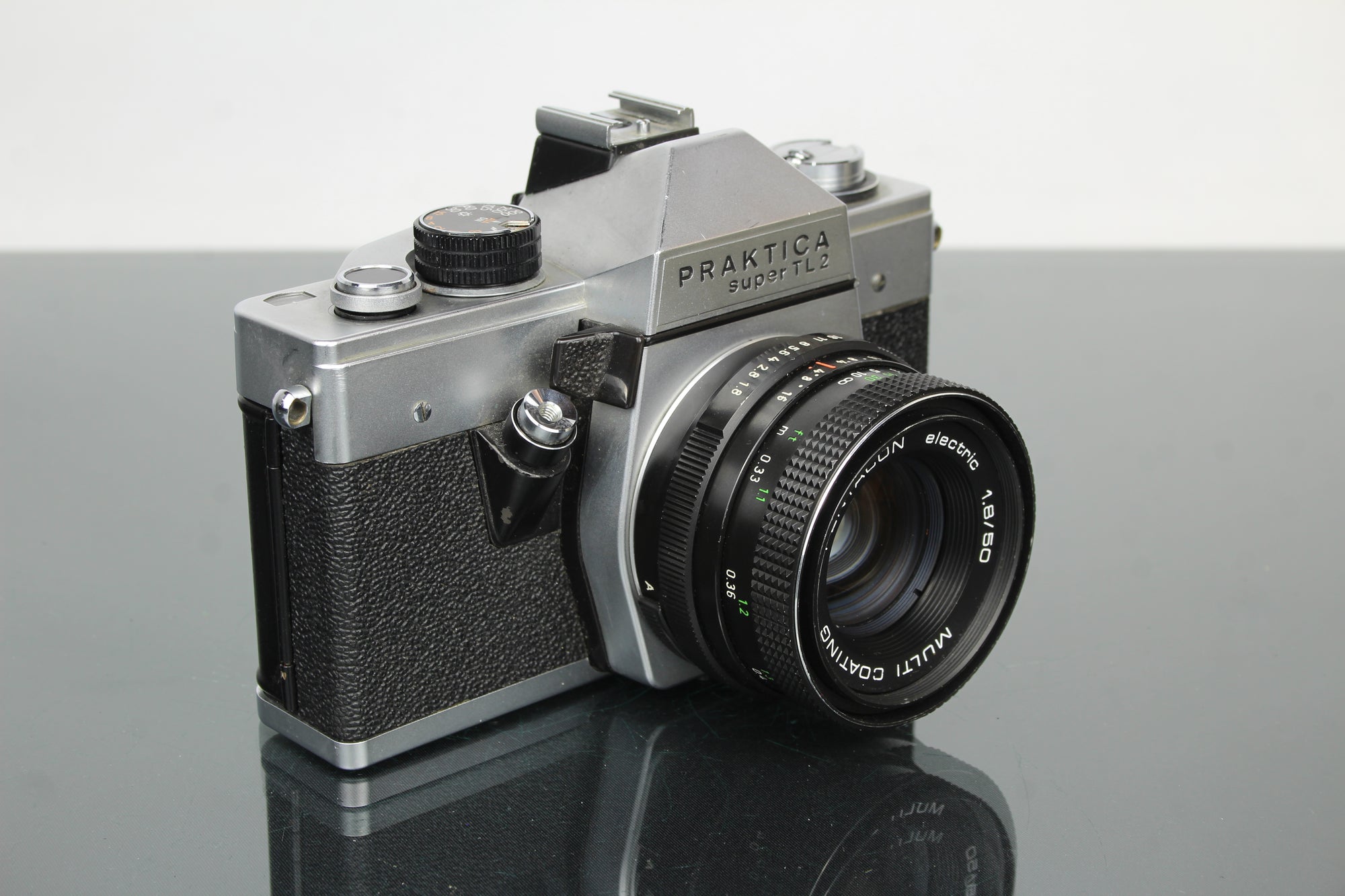 <tc>Praktica</tc> super TL2 + objectif Pentacon électrique 50mm 1.8 M42