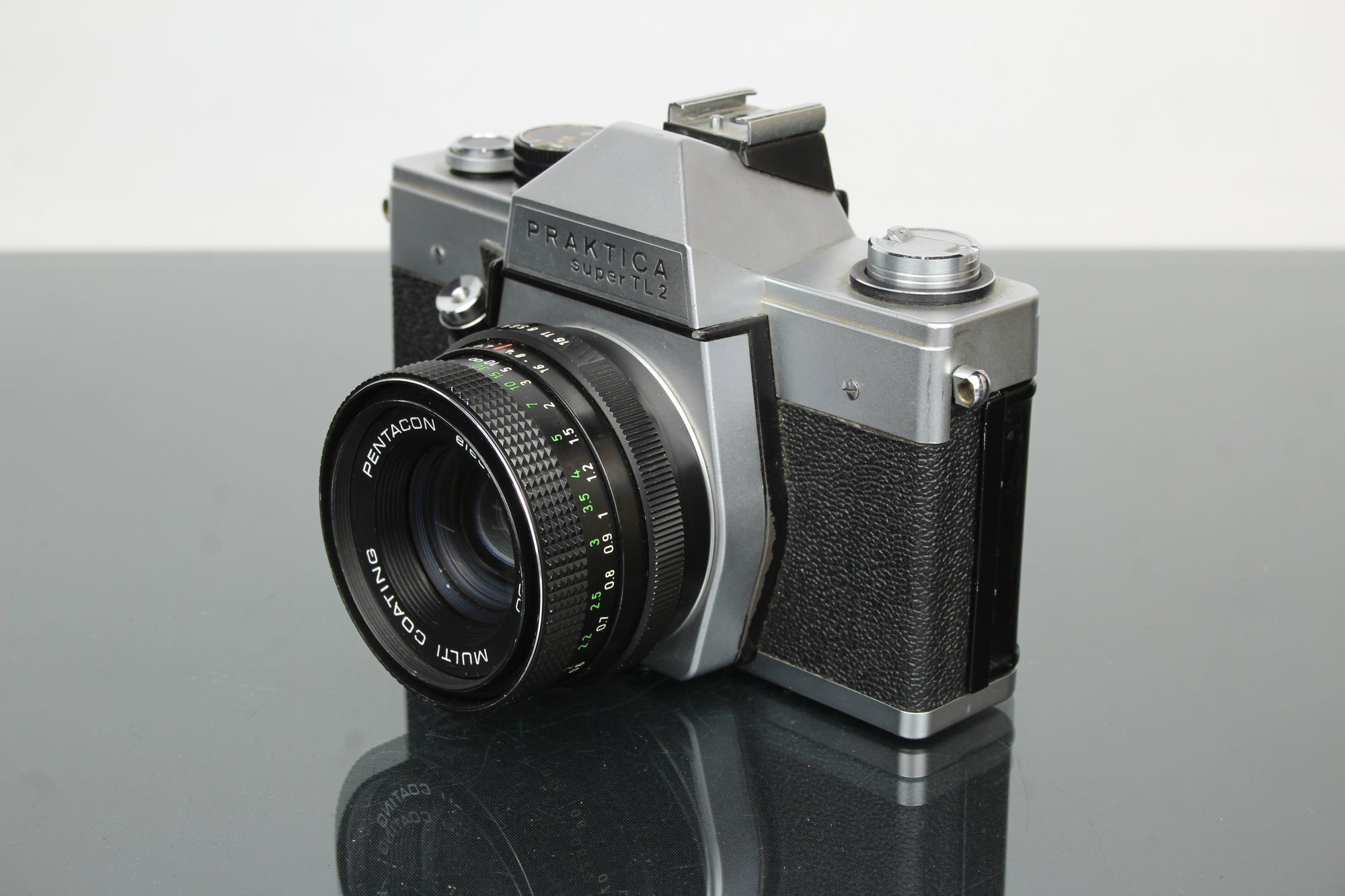<tc>Praktica</tc> super TL2 + objectif Pentacon électrique 50mm 1.8 M42