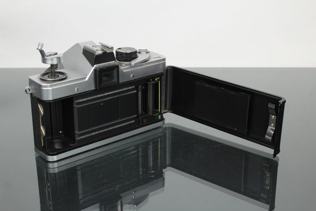 <tc>Praktica</tc> super TL2 + objectif Pentacon électrique 50mm 1.8 M42