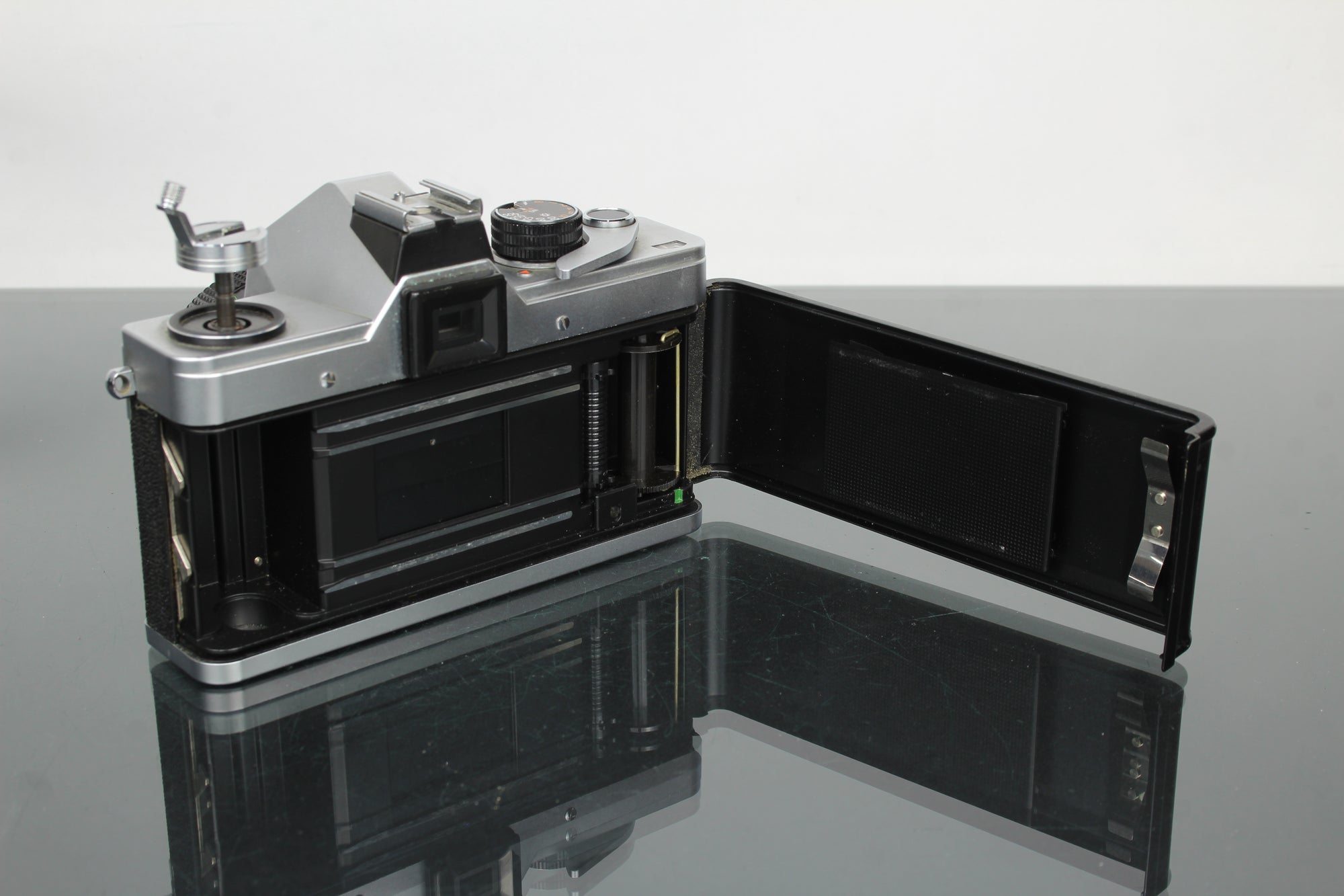 <tc>Praktica</tc> super TL2 + objectif Pentacon électrique 50mm 1.8 M42