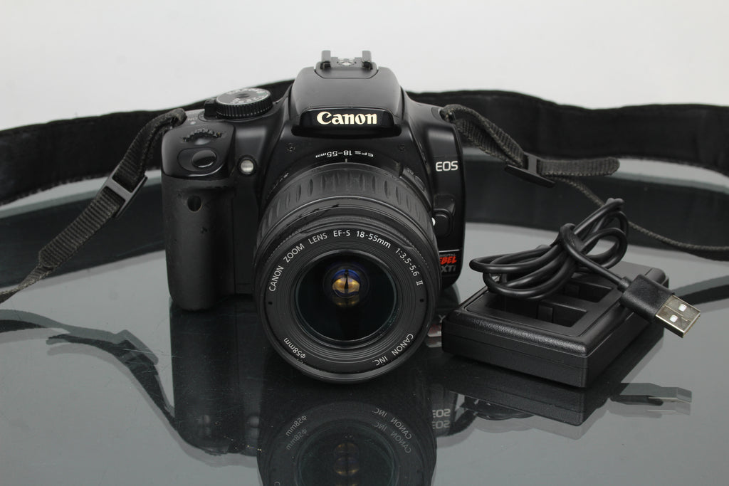Canon EOS Rebel XTI + objectif Canon EF-S 18-55mm 1:3.5-5.6