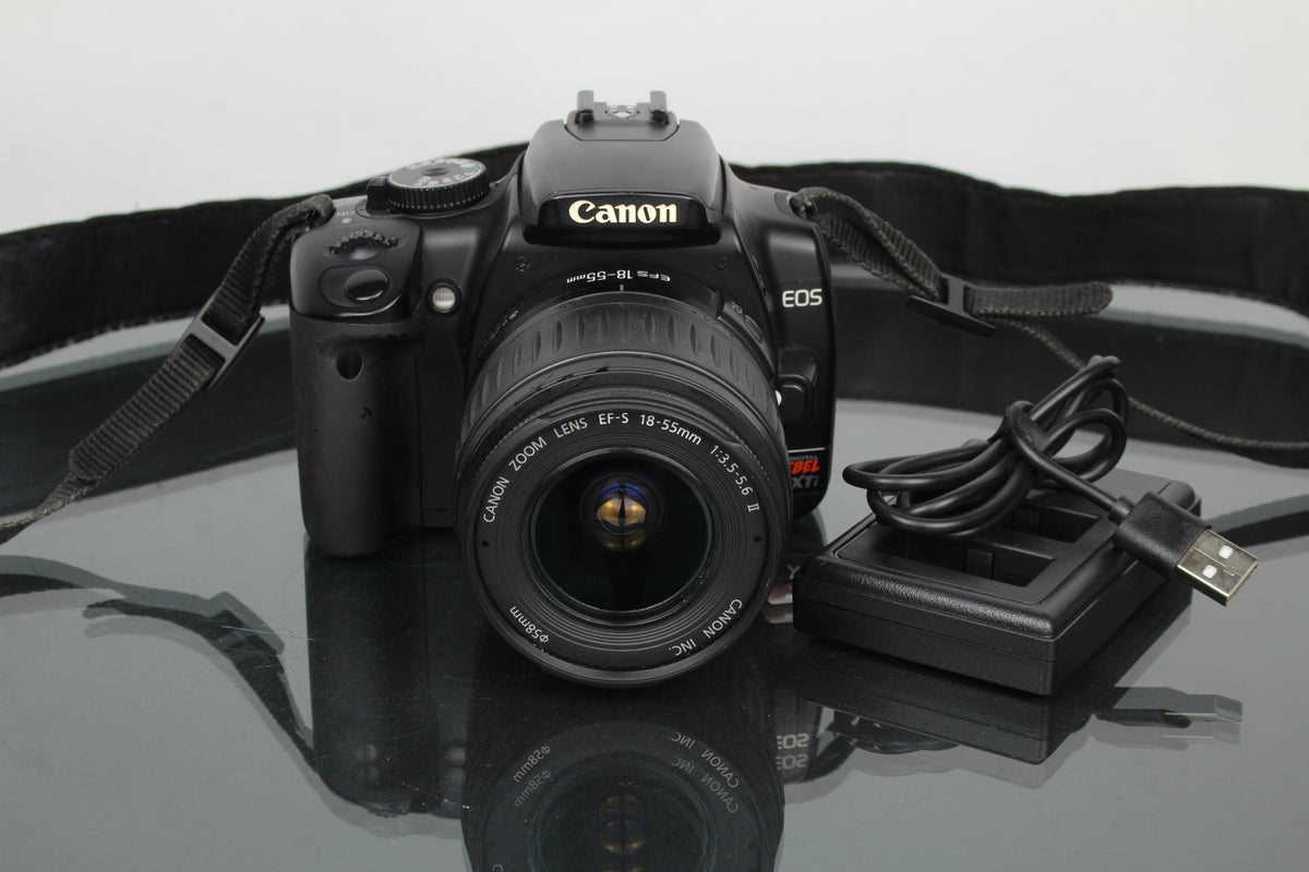 Canon EOS Rebel XTI + objectif Canon EF-S 18-55mm 1:3.5-5.6