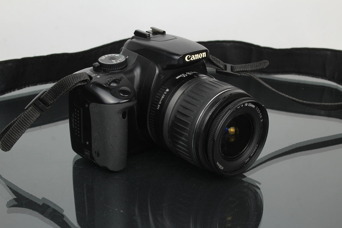 Canon EOS Rebel XTI + objectif Canon EF-S 18-55mm 1:3.5-5.6