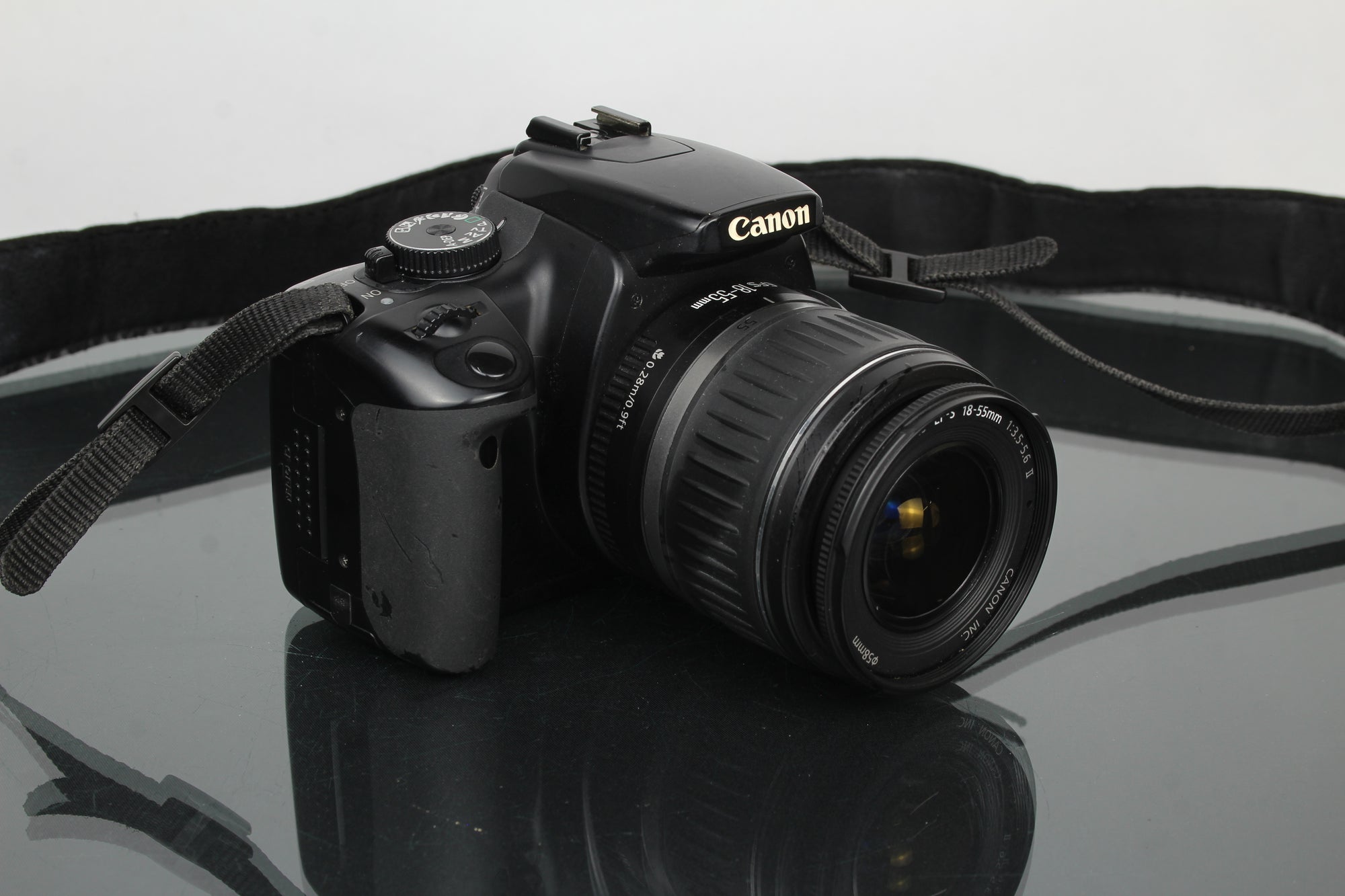 Canon EOS Rebel XTI + objectif Canon EF-S 18-55mm 1:3.5-5.6