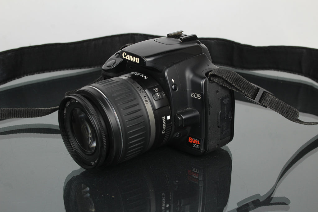 Canon EOS Rebel XTI + objectif Canon EF-S 18-55mm 1:3.5-5.6