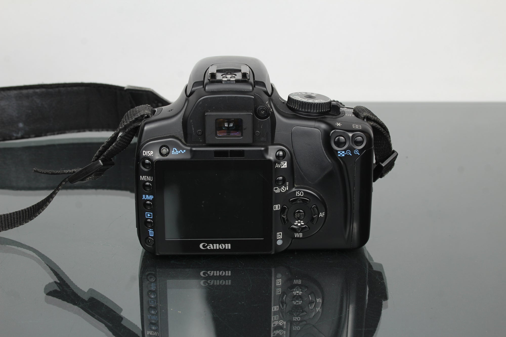 Canon EOS Rebel XTI + objectif Canon EF-S 18-55mm 1:3.5-5.6