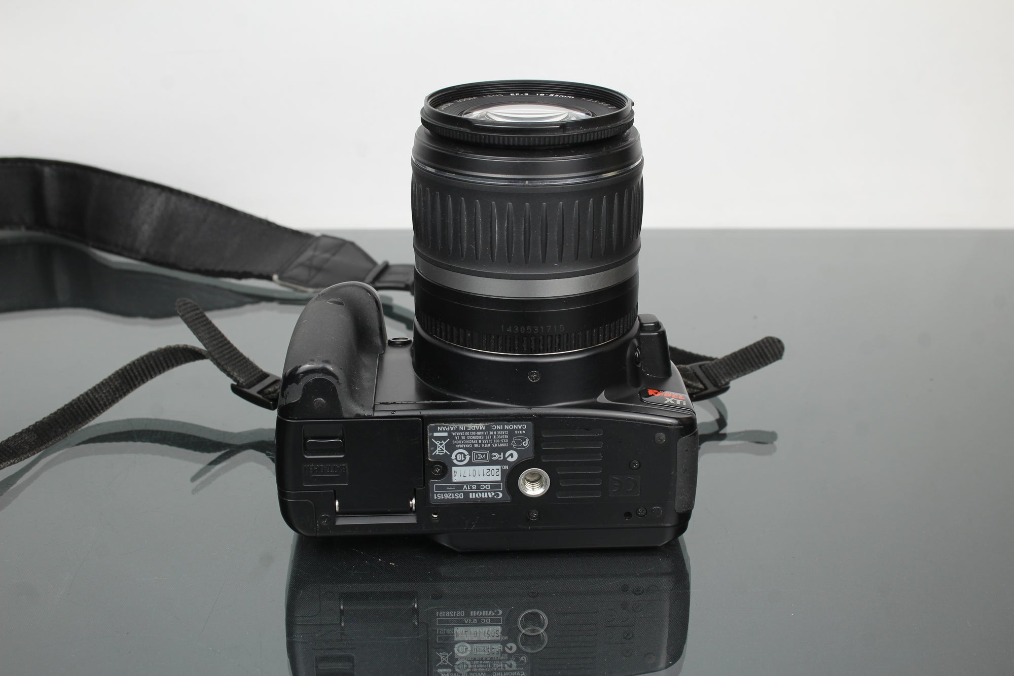 Canon EOS Rebel XTI + objectif Canon EF-S 18-55mm 1:3.5-5.6
