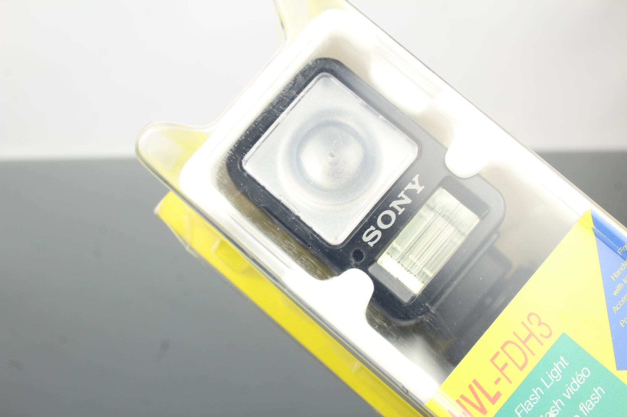 Sony HVL-FDH3 Flash + Objectif de conversion télé Sony VCL-DH1730