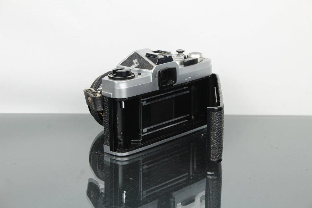 Chinon CX2 + Auto Chinon 55mm 1.7 lens - Dutch|Thrift