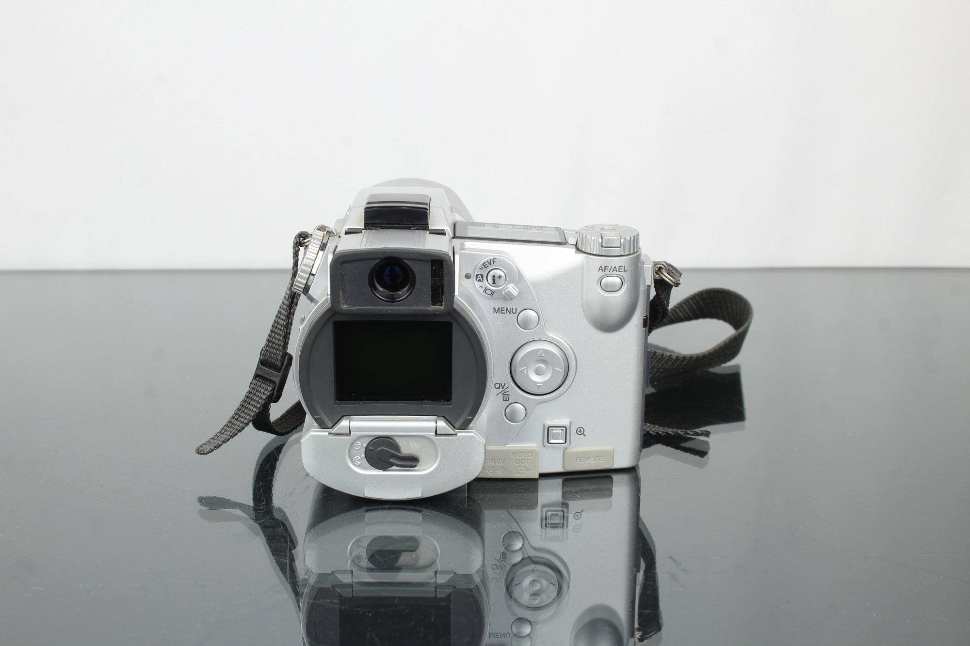 Minolta Dimage 7 - Dutch|Thrift