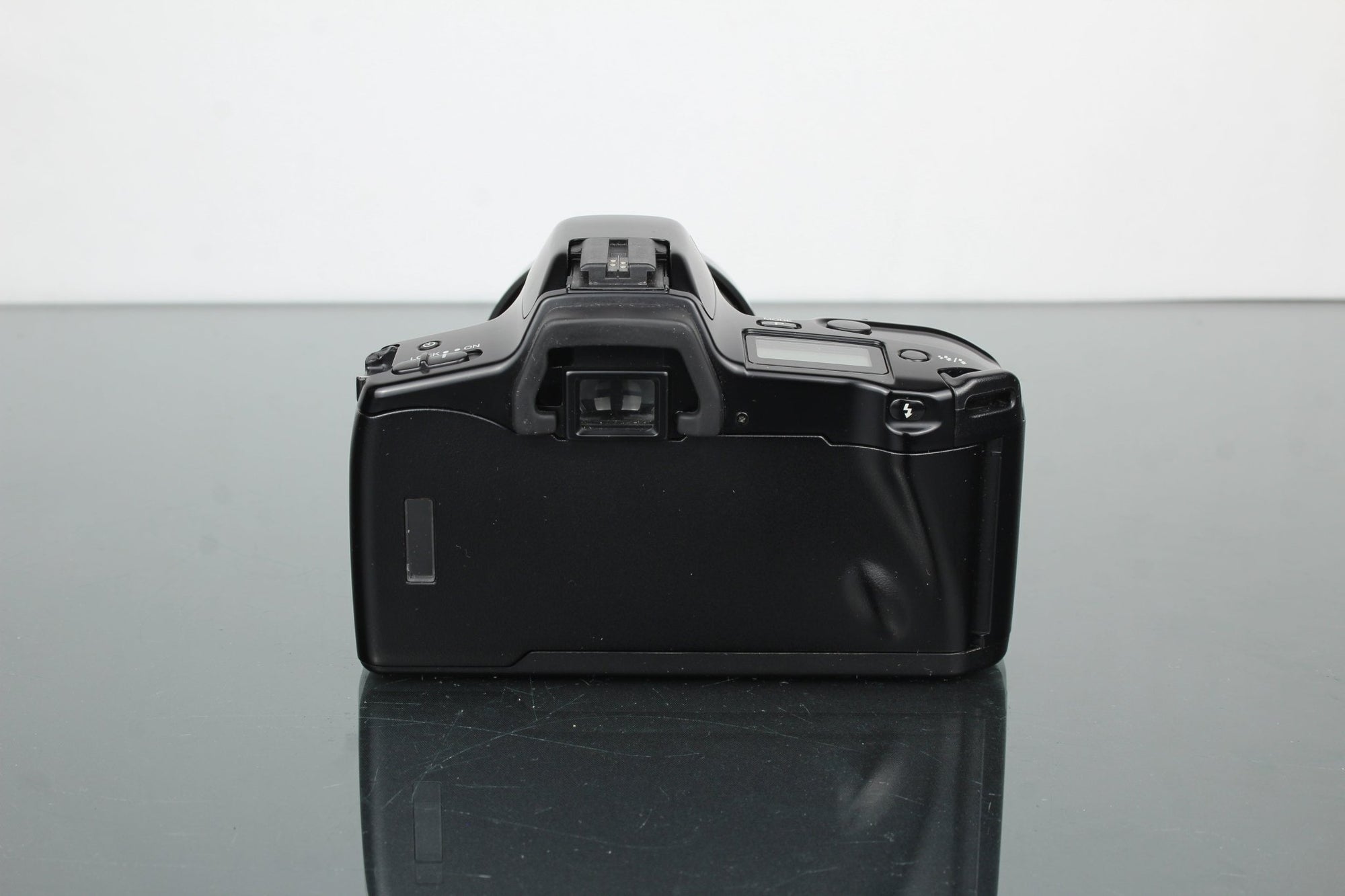 Minolta Dynax 3xi + Xi 28 - 80mm 1:4 - 5.6 Lens - Dutch|Thrift