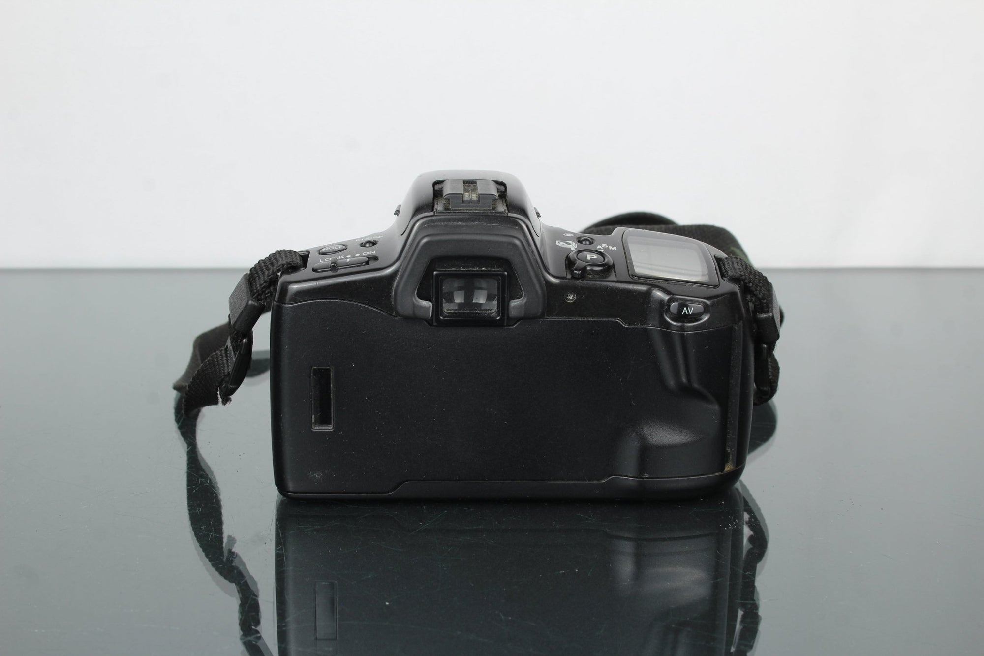Minolta Dynax 500SI + Minolta AF Zoom 35 - 70MM 1:3.5 - Dutch|Thrift