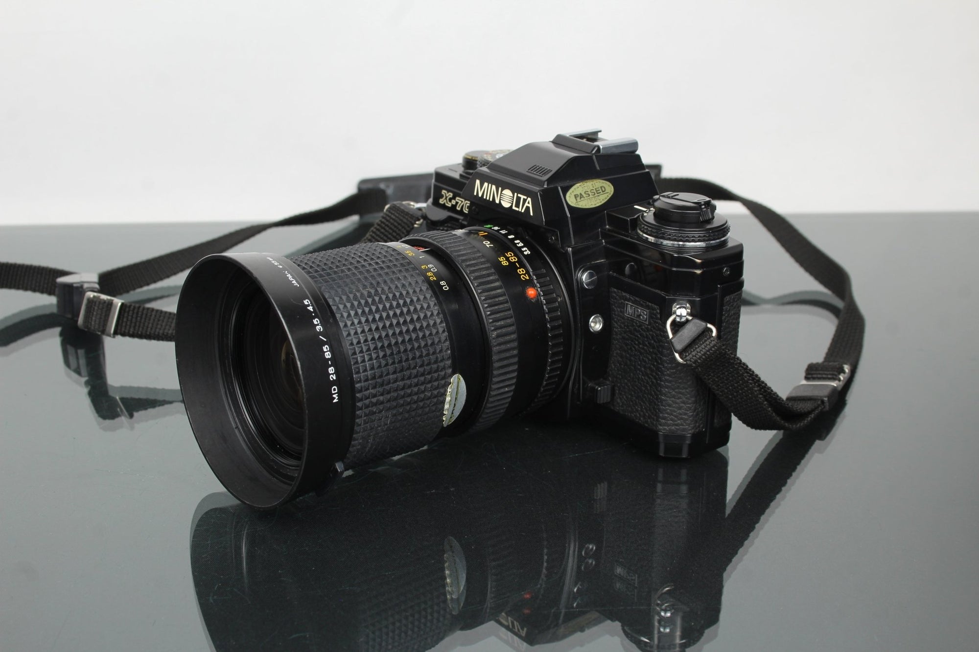 Minolta X - 700 + MD 28 - 85mm f/3.5 - 4.5 Minolta lens - Dutch|Thrift