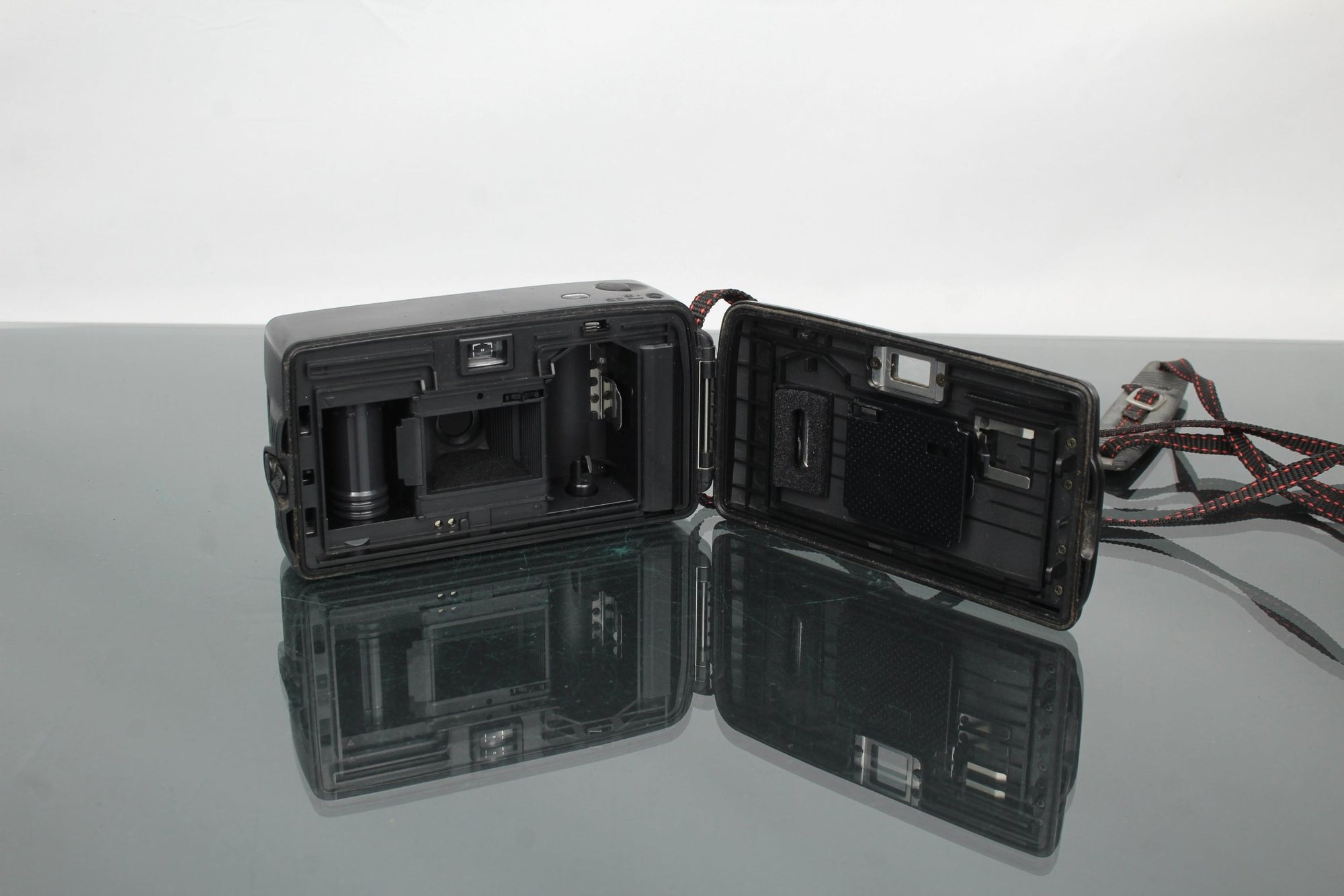 Nikon AW35 - Dutch|Thrift