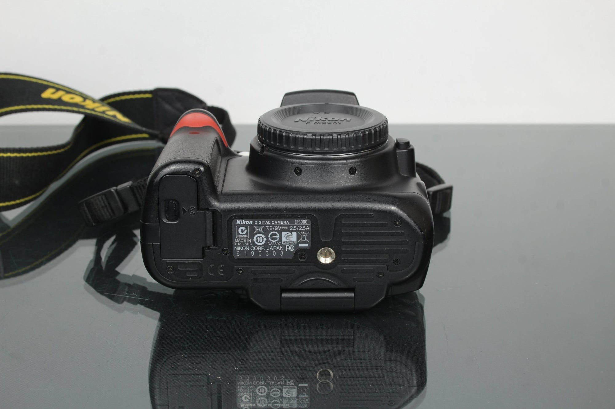 Nikon D5000 - Dutch|Thrift