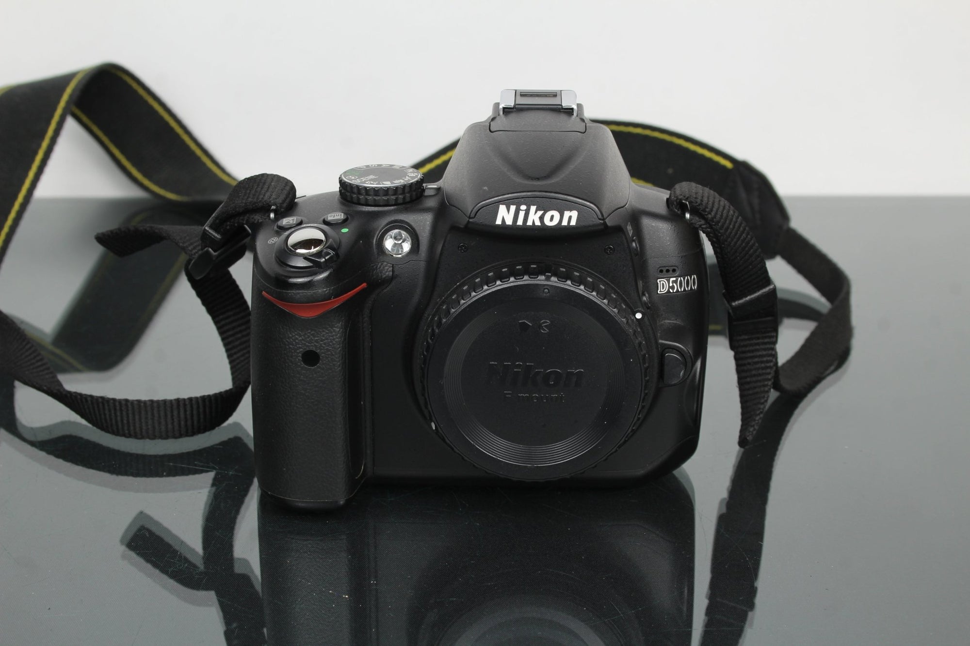 Nikon D5000 - Dutch|Thrift