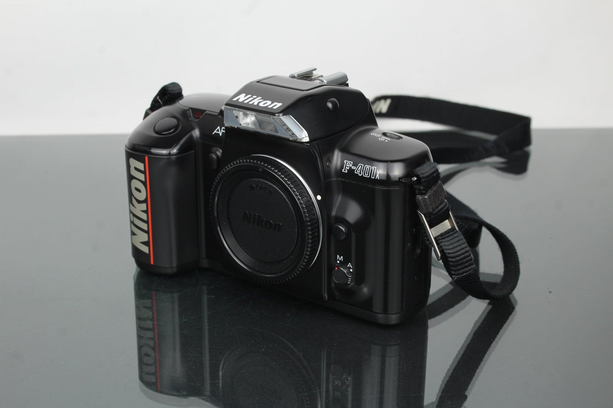 Nikon F - 401X - Dutch|Thrift