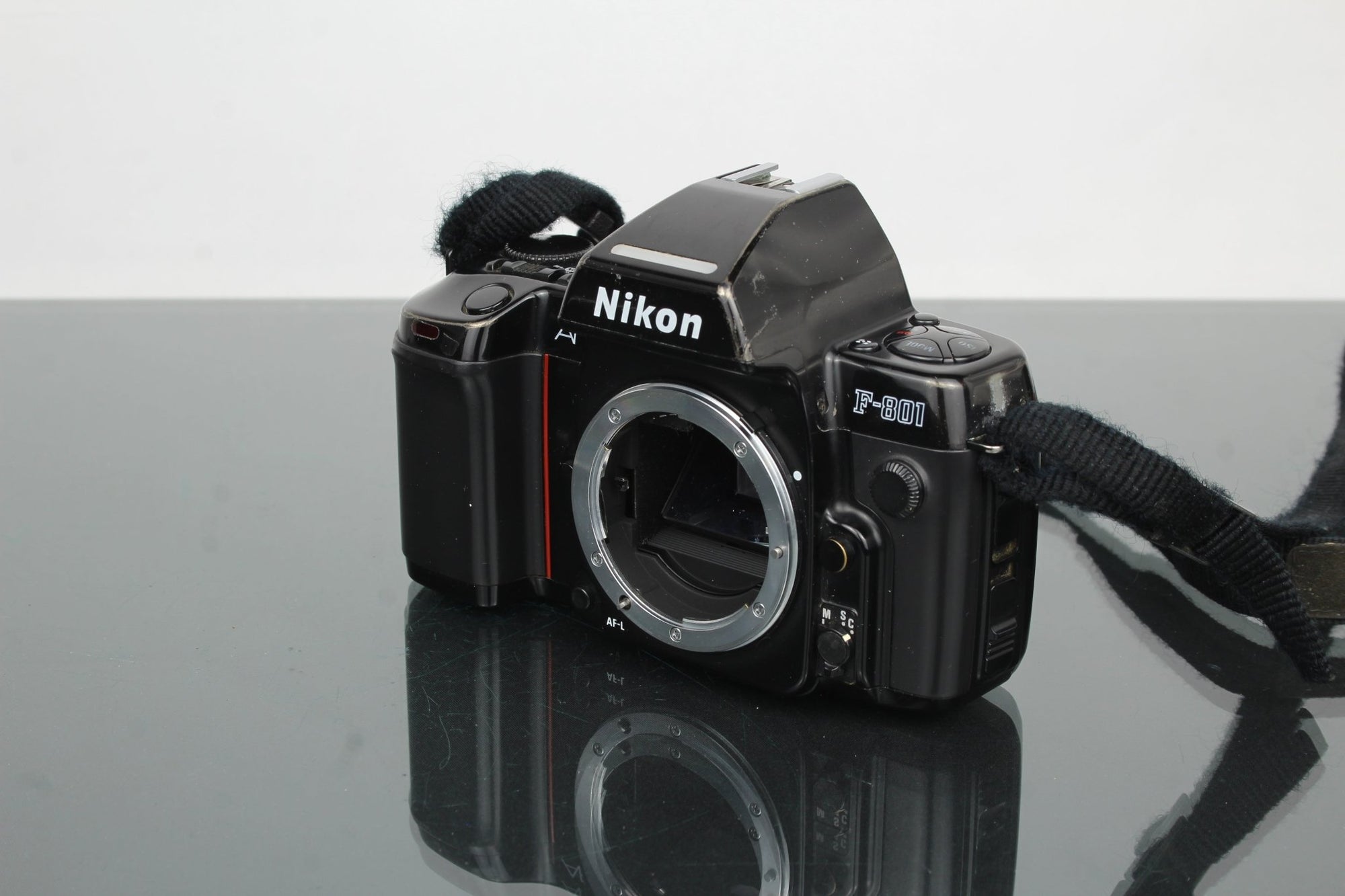 Nikon F - 801 - Dutch|Thrift