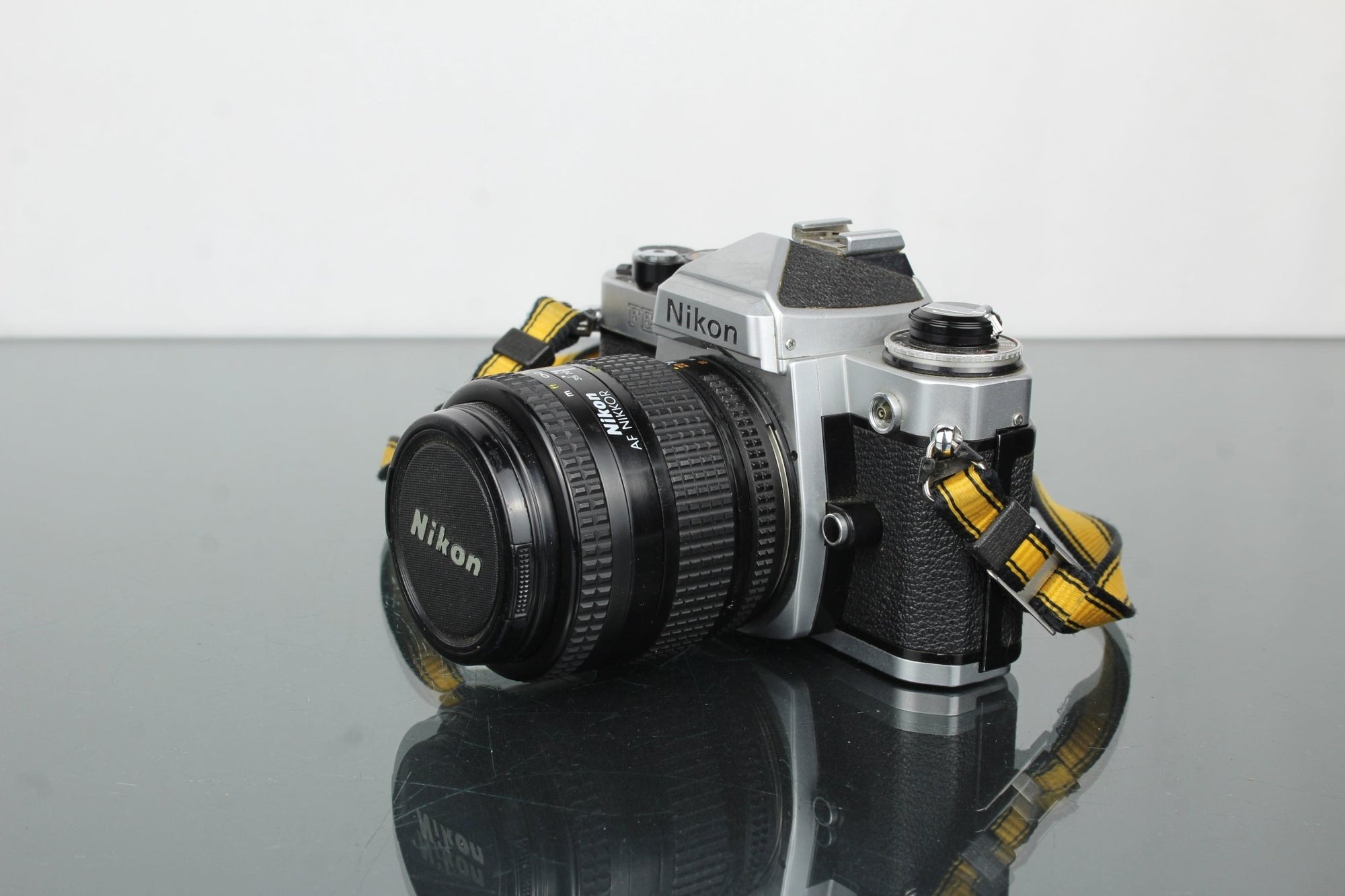 Nikon FE2 + Nikkor 35 - 70mm 1:3.3 - 4.5 lens - Dutch|Thrift