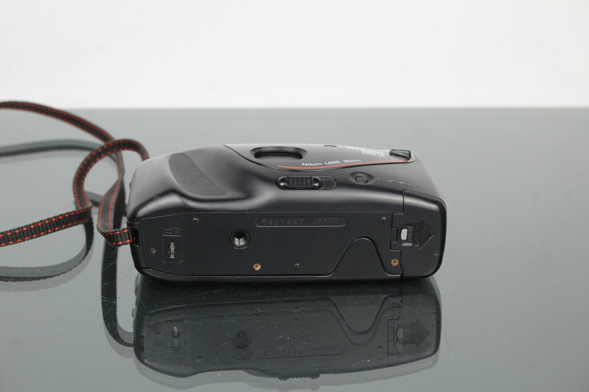 Nikon RF2 - Dutch|Thrift