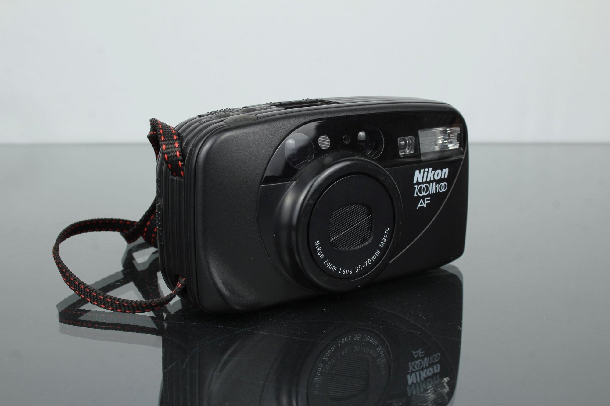 Nikon Zoom 100AF - Dutch|Thrift