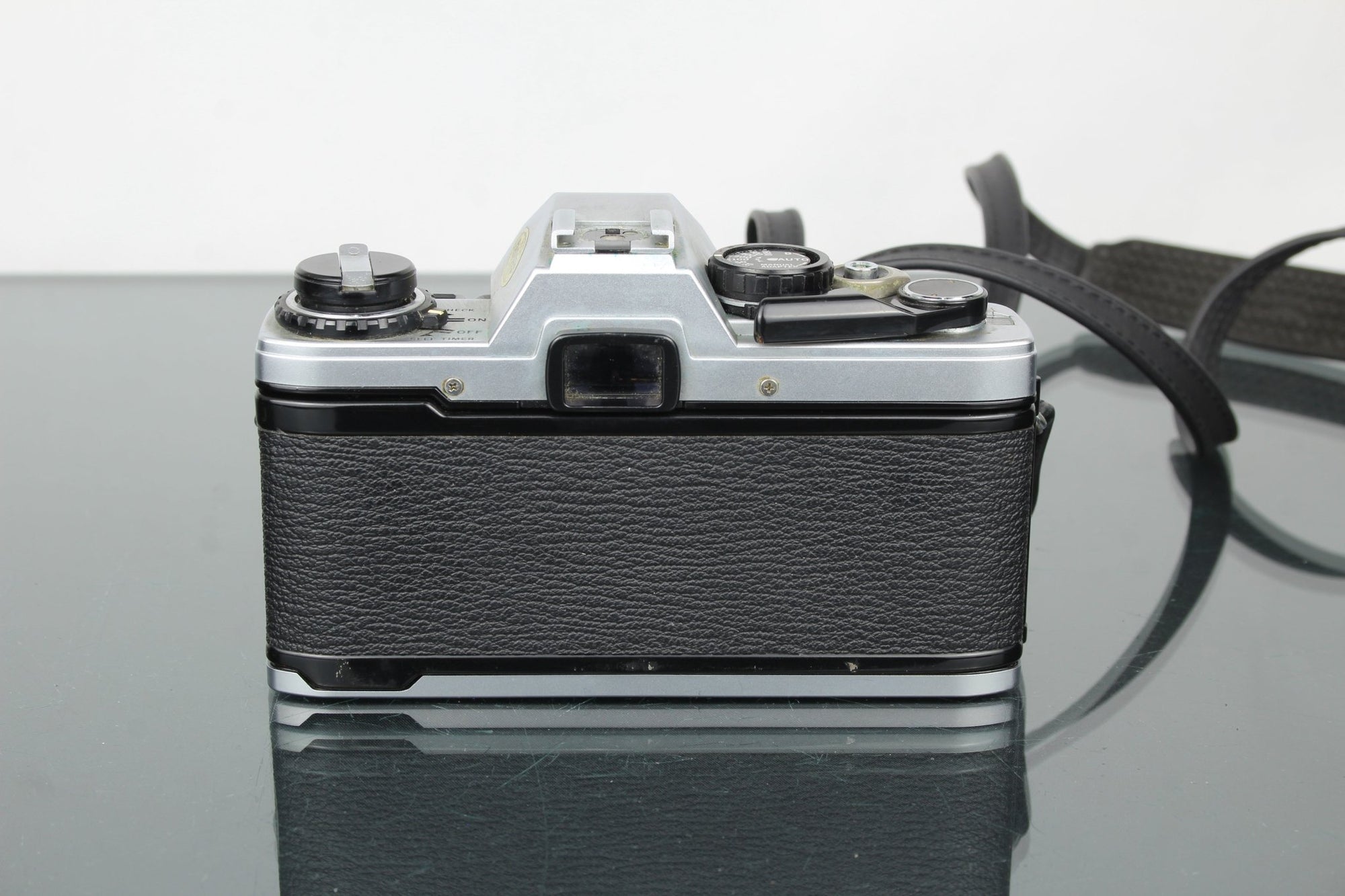 Olympus OM 10 + Olympus 50mm 1:1.8 - Dutch|Thrift