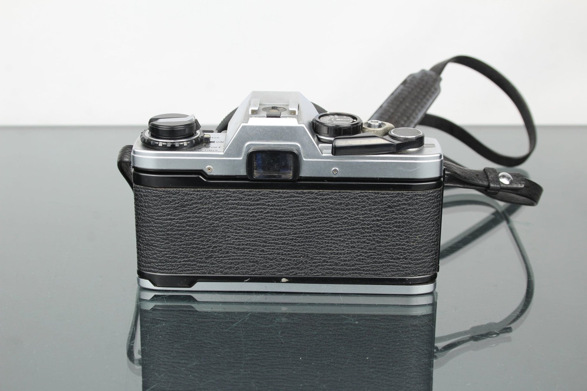 Olympus OM 10 + Olympus OM 50mm 1:1.8 - Dutch|Thrift