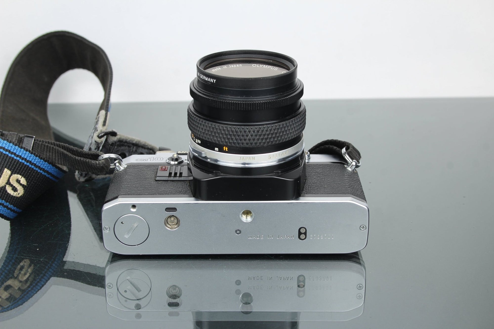 Olympus OM10 + 50mm 1:1.8 OM lens - Dutch|Thrift