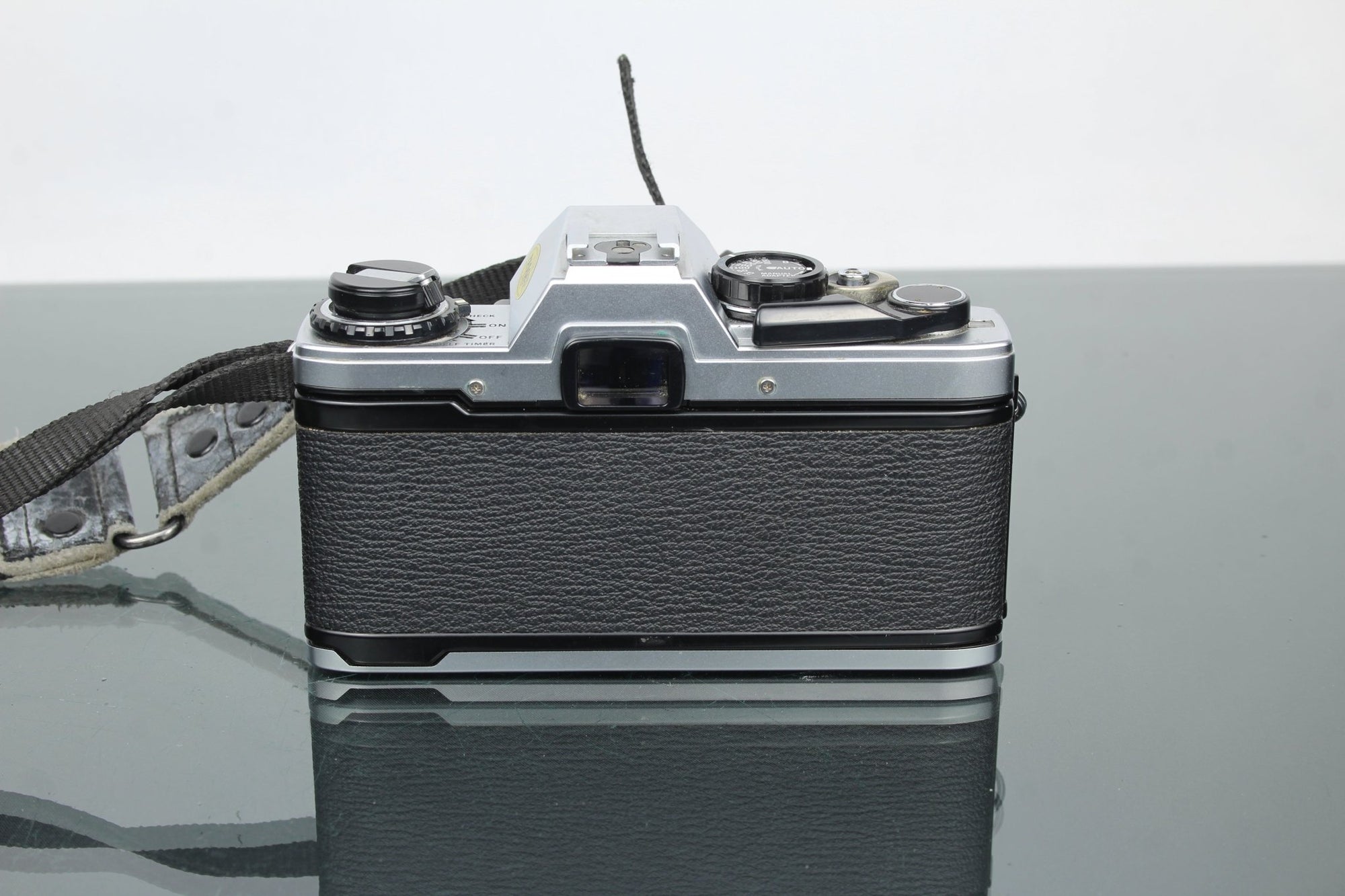 Olympus OM10 + 50mm 1:1.8 OM lens - Dutch|Thrift