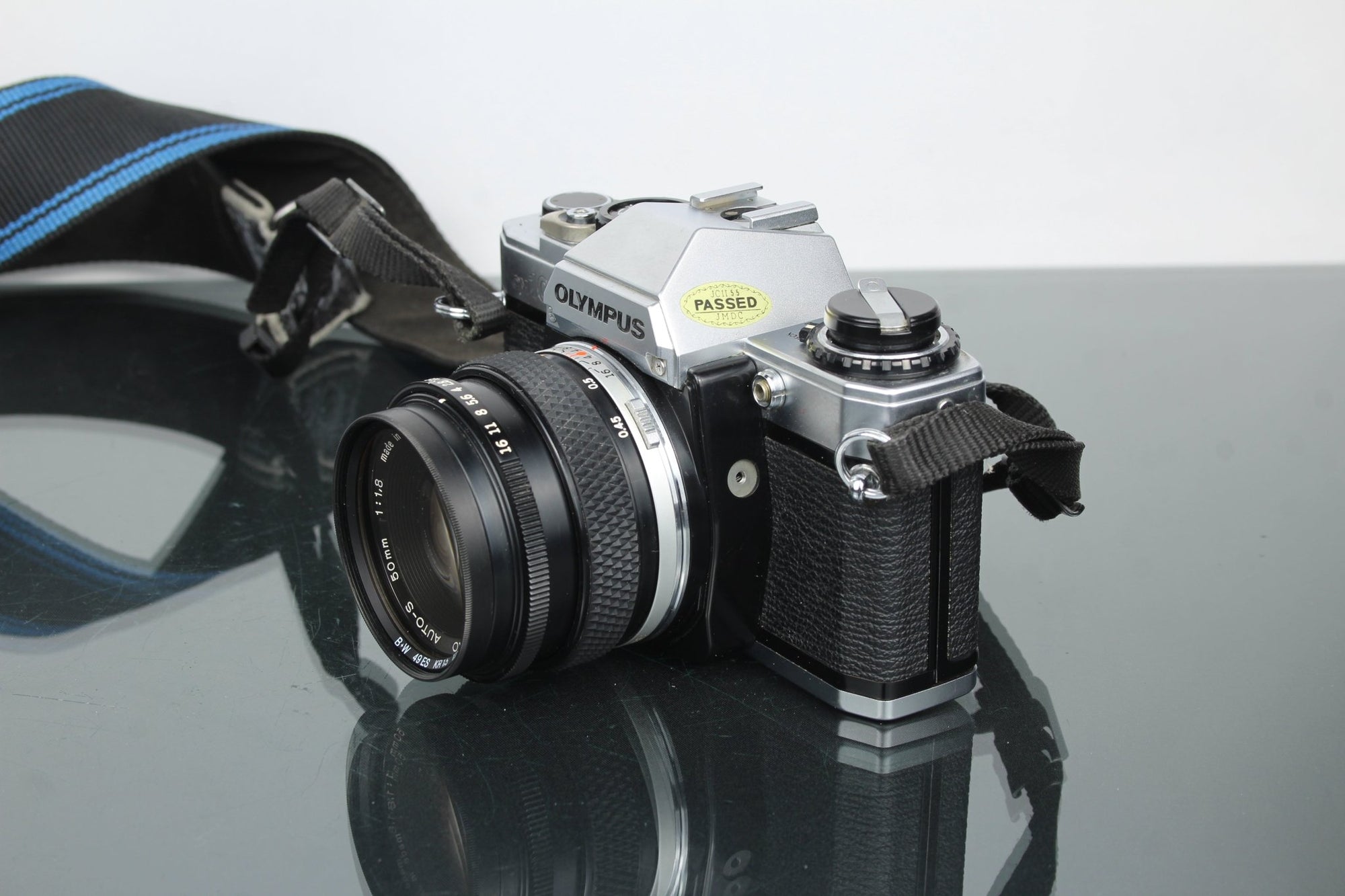 Olympus OM10 + 50mm 1:1.8 OM lens - Dutch|Thrift