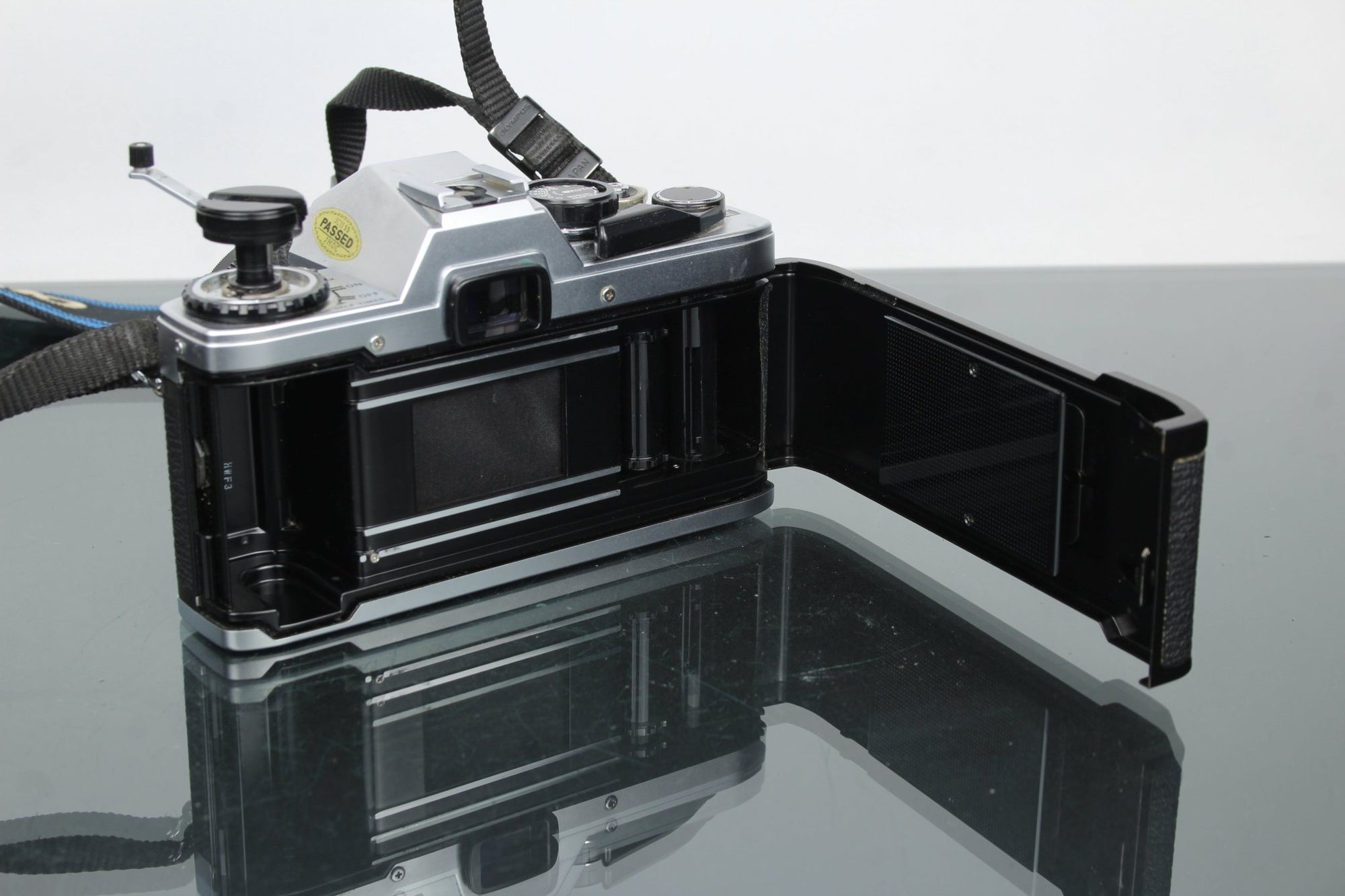 Olympus OM10 + 50mm 1:1.8 OM lens - Dutch|Thrift