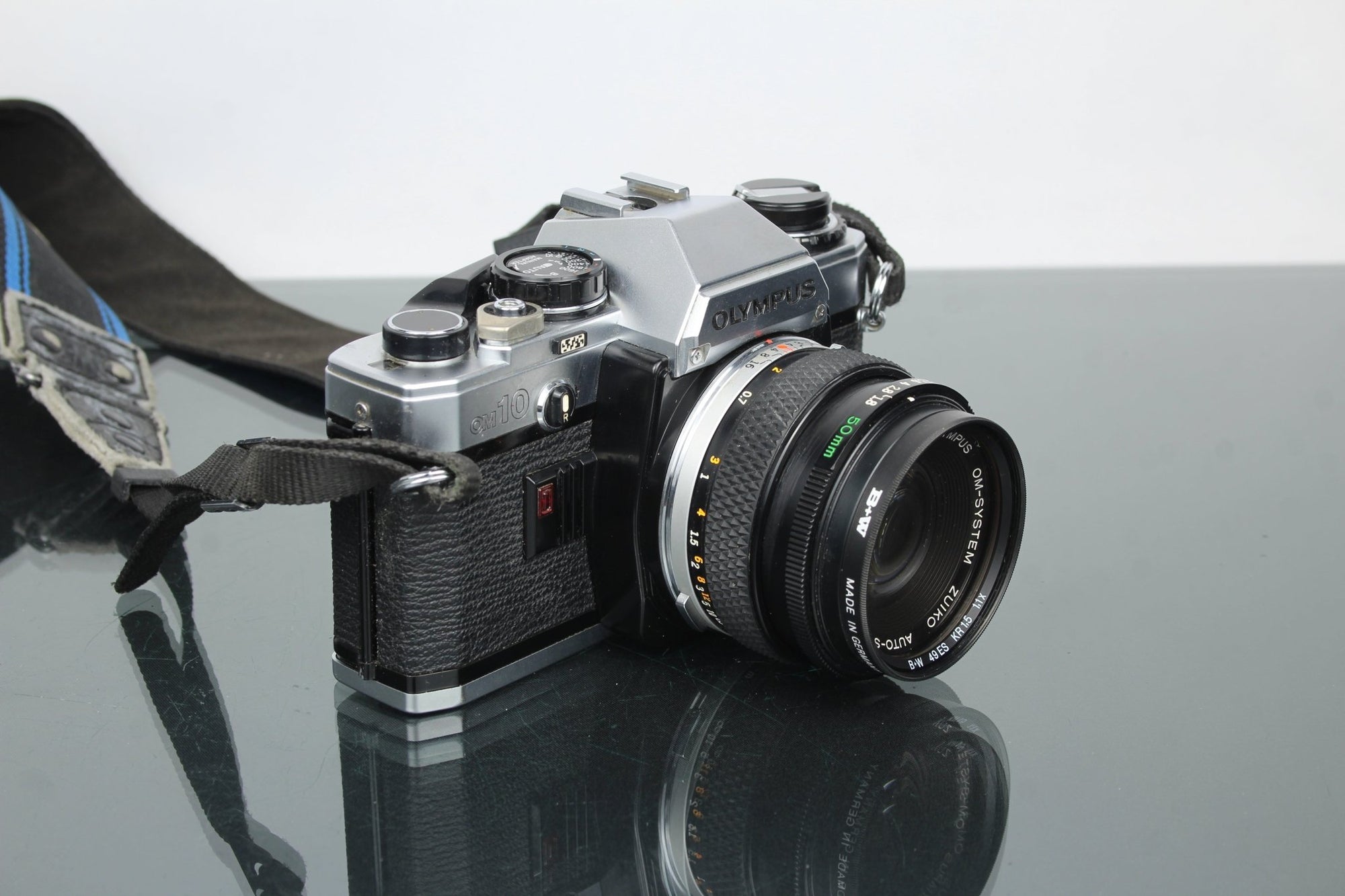 Olympus OM10 + 50mm 1:1.8 OM lens - Dutch|Thrift