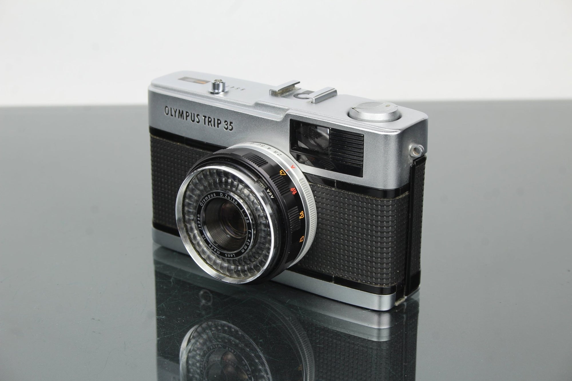 Olympus Trip 35 - Dutch|Thrift