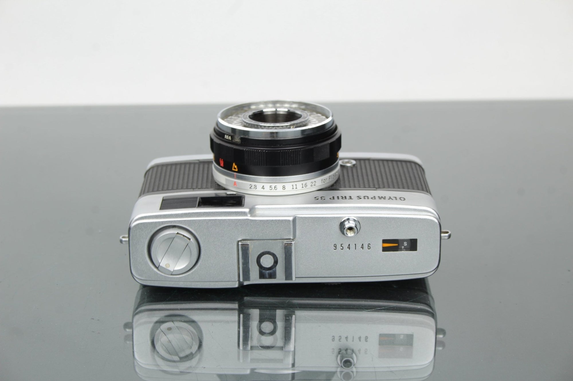 Olympus Trip 35 - Dutch|Thrift